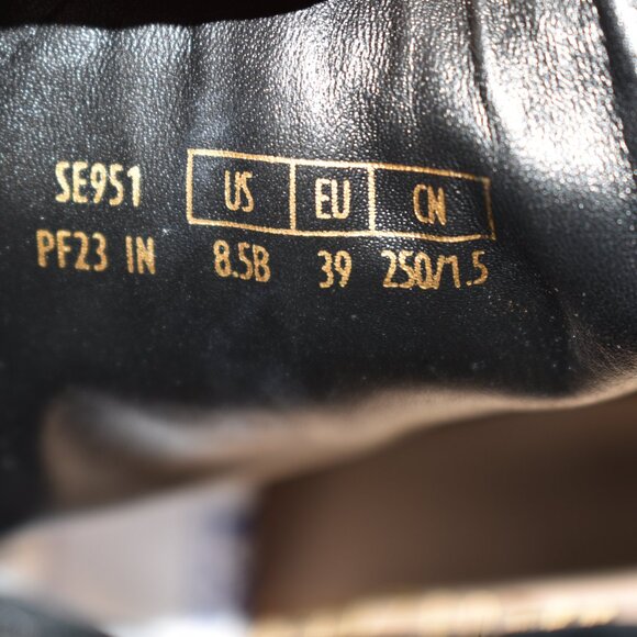 $550 STUART WEITZMAN LINSI BOOTIE POINTED LEATHER BLOCK HEEL BLACK 8.5 (PB19) - Picture 10 of 10